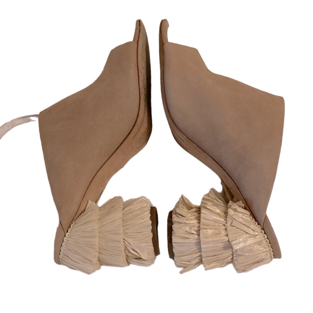 Pour La Victoire Hula Heel Shoes/Sandals, taupe like color, size 9.5